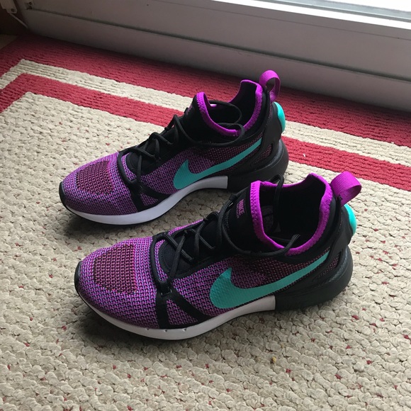 Nike Shoes - Women’s size 9 Nike sneaker